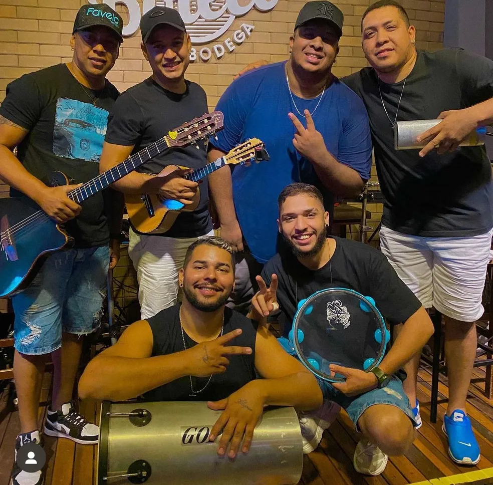 Integrantes de grupo de pagode ficam feridos em acidente com van na BR-364 em MT