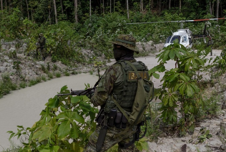 Garimpeiros atacam base do Ibama na terra Yanomami; houve tiroteio, com um ferido e detido