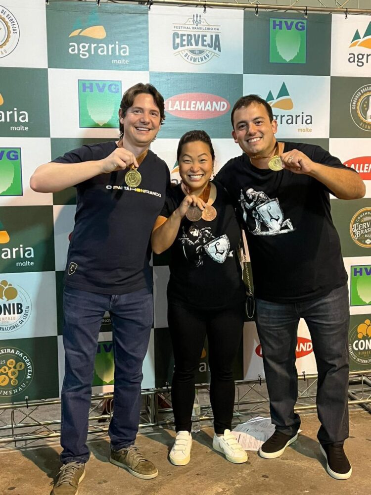 Em concurso que bateu recorde de inscritos, Louvada ganha 4 medalhas e recebe título de melhor cervejaria de MT