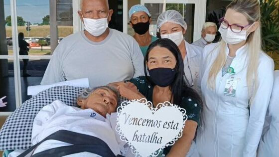 Paciente tem alta do HMC depois de 1,2 ano internada em estado vegetativo