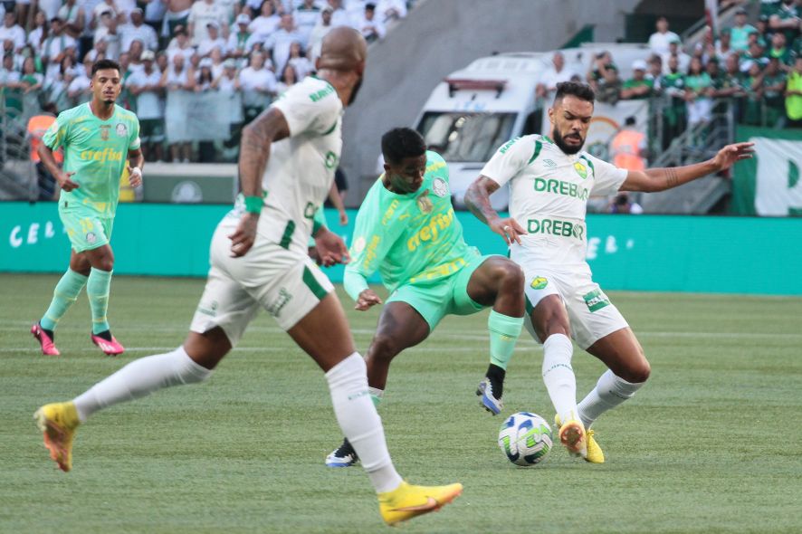 Cuiabá tem jogador expulso e perde para o Palmeiras na estreia