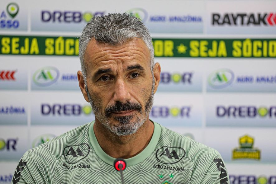 “Objetivo é ter temporada estável, com mais gols e longe do Z-4”