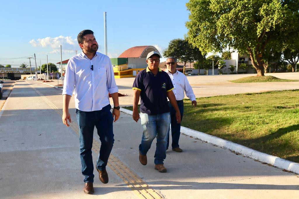 Praça de Colíder está recebendo iluminação de led