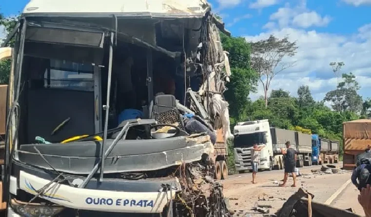 Acidente com ônibus da Ouro e Prata que saiu de Novo Progresso, deixa três mortos e feridos na BR-163 no Pará;Vídeo