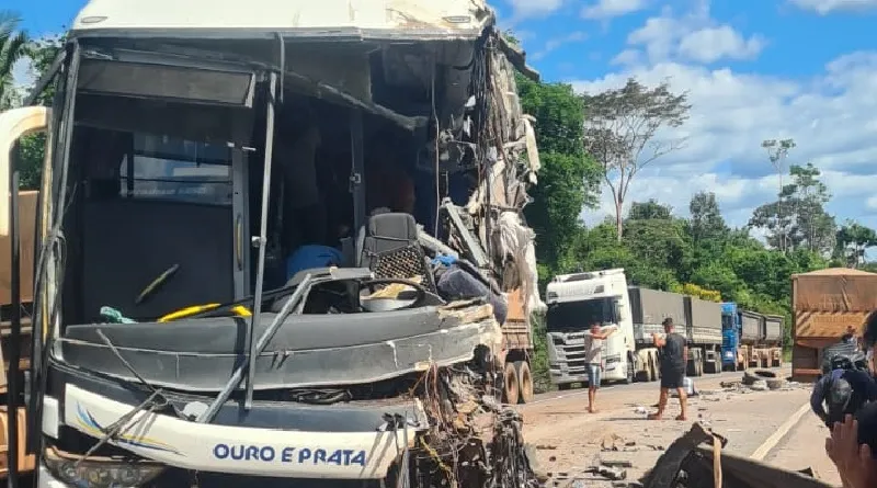 Acidente com ônibus da Ouro e Prata que saiu de Novo Progresso, deixa três mortos e feridos na BR-163 no Pará;Vídeo