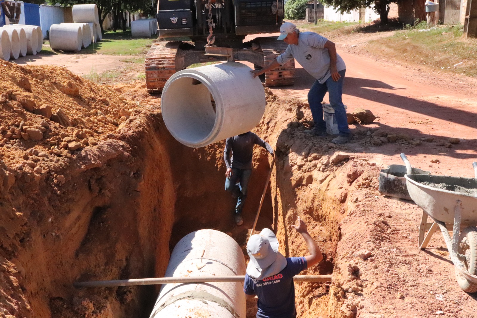 Prefeitura de Guarantã, realiza obras de drenagens para asfaltamento dos bairros Guaranorte e Agapito.