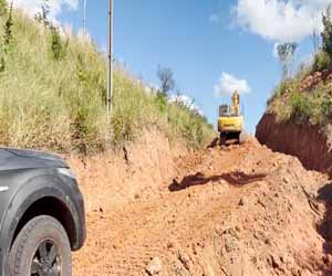 Prefeitura de Peixoto de Azevedo intensifica os trabalhos de recuperação de estradas e pontes no interior.