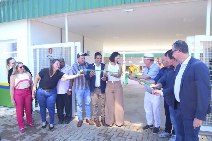 Prefeito inaugura escola equipada para 300 alunos no Camping Clube e soma três unidades já entregues