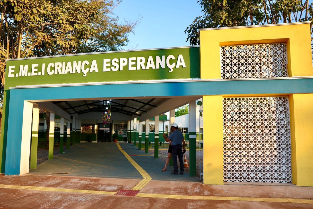 Prefeito-maninho-realiza-entrega-da-revitalizacao-de-mais-uma-escola-em-colider.