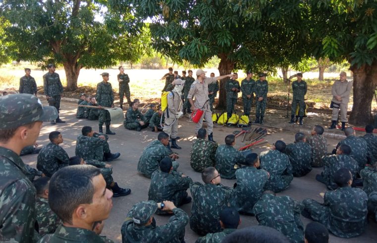Corpo de Bombeiros capacita militares do Exército para apoio no período de seca