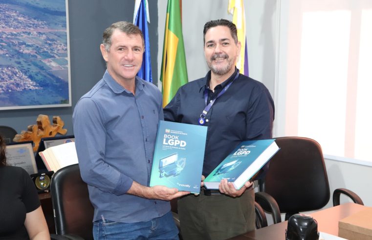 Gestão Municipal de Guarantã do Norte recebe book da adequação da Lei Geral de Proteção de Dados (LGPD).