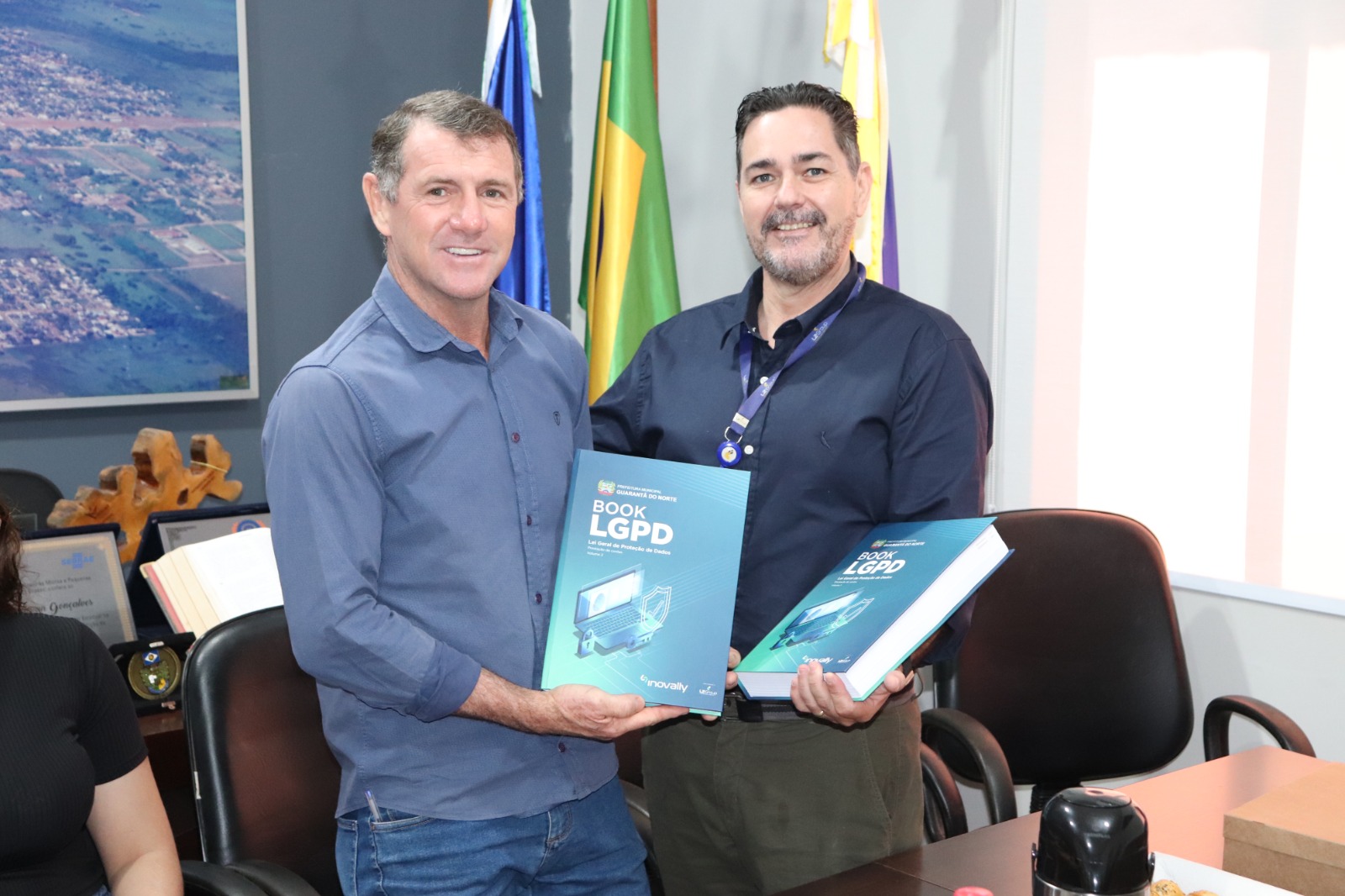 Gestão Municipal de Guarantã do Norte recebe book da adequação da Lei Geral de Proteção de Dados (LGPD).