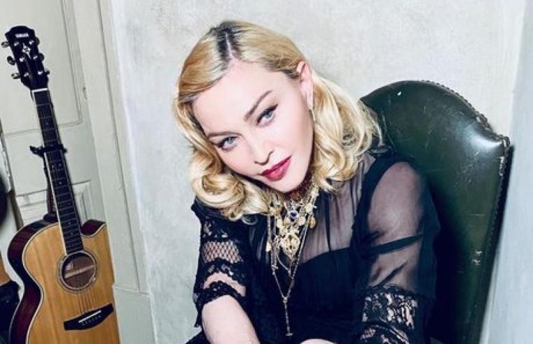 Madonna estaria de cama e vomitando sem parar desde que teve alta do hospital