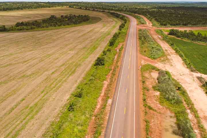 Governo de MT investe para asfaltar novos corredores logísticos no Estado