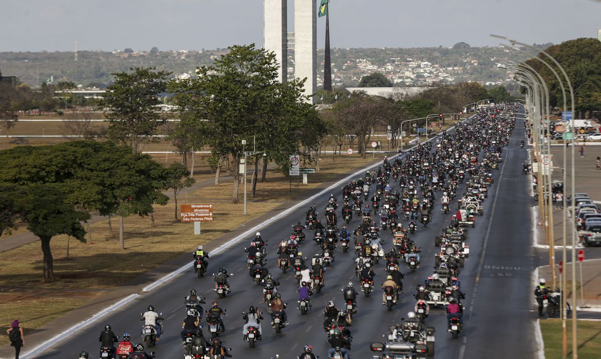 Maior evento de motos da América Latina lota vias de Brasília