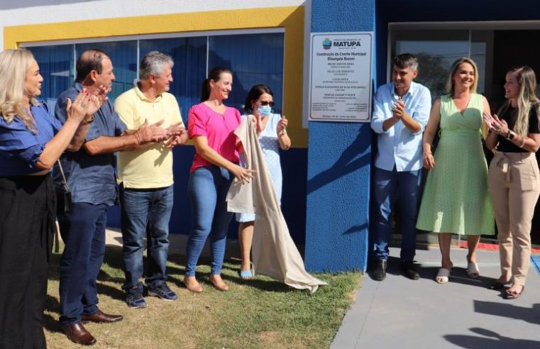 INAUGURADA A CRECHE PROFESSORA ELIZANGELA BAZONI – FAMÍLIA RECEBE HOMENAGEM PÓSTUMA