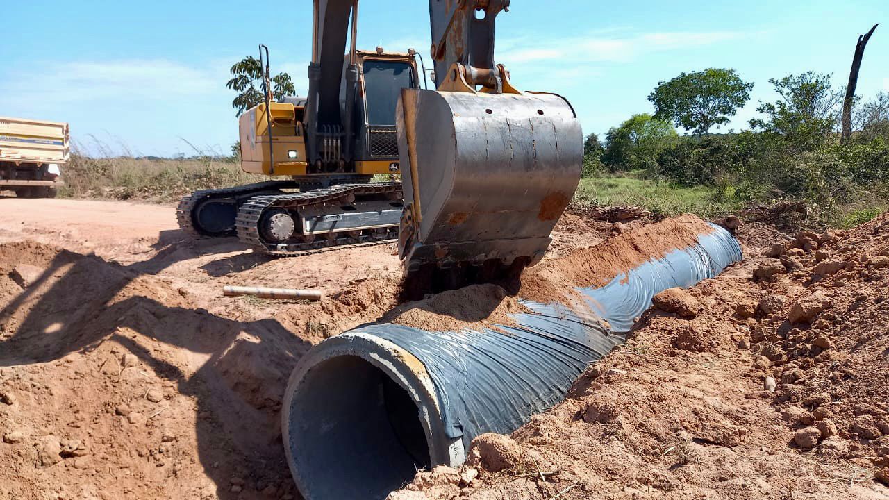 PREFEITURA SUBSTITUI PONTES DE MADEIRA POR TUBOS DE CONCRETO NA GLEBA LIBERDADE