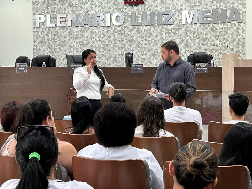 Liderados pelo presidente Valcimar, vereadores articulam diálogo para resolver questões apresentadas por técnicos de enfermagem do hospital municipal