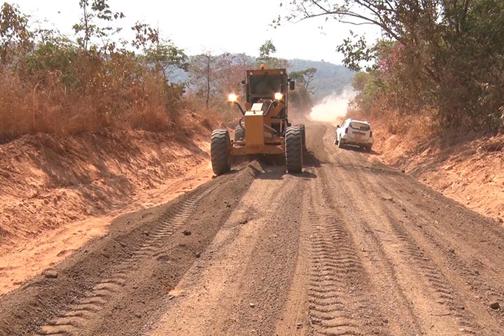 Prefeitura de Guarantã do Norte, realiza recuperação de pontos críticos da MT-419, Linha Páscoa.