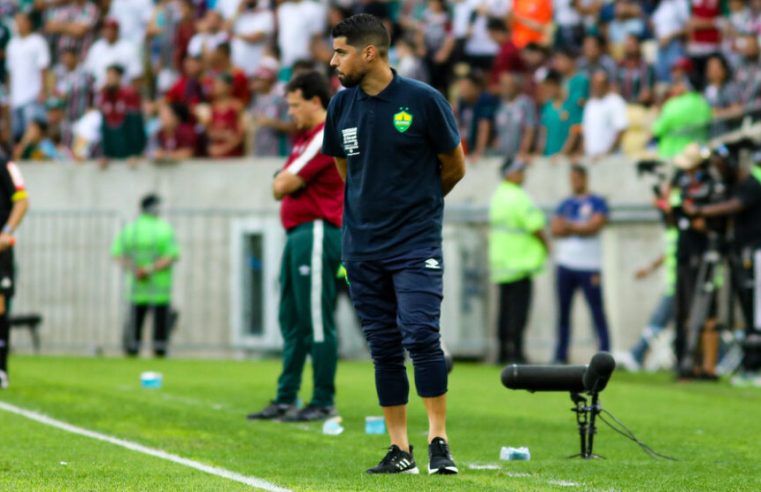 Cruzeiro faz sondagem por António Oliveira mas treinador fica no Cuiabá
