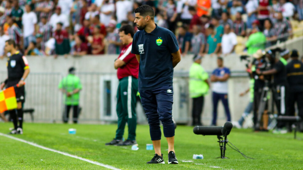 Cruzeiro faz sondagem por António Oliveira mas treinador fica no Cuiabá