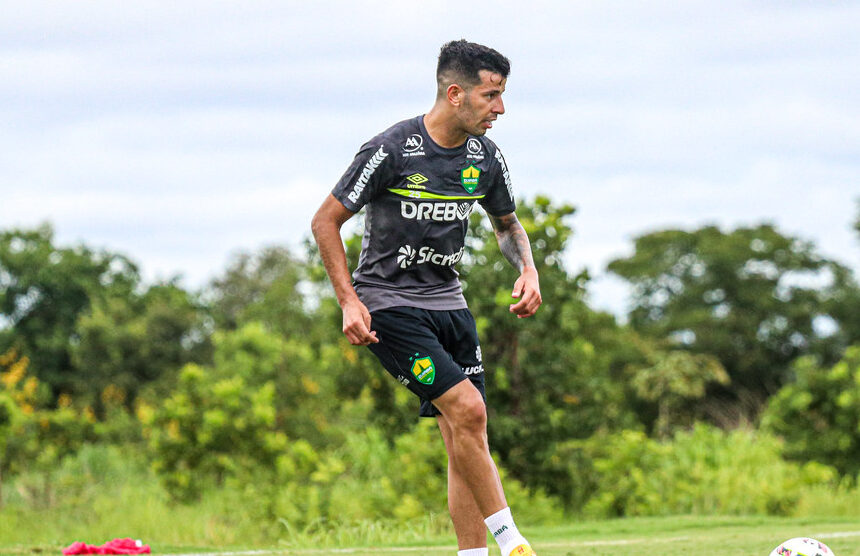 Elenco do Cuiabá se reapresenta após folga e mira duelo contra o Grêmio; Clayson é dúvida