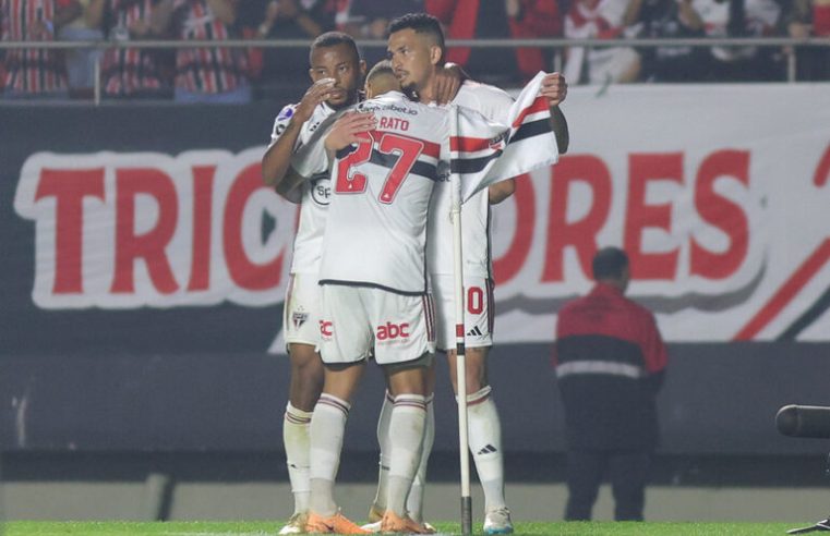 Com primeiro tempo avassalador, São Paulo vence Corinthians e vai à final da Copa do Brasil