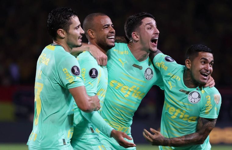 Palmeiras goleia fora de casa e fica perto da semi da Libertadores