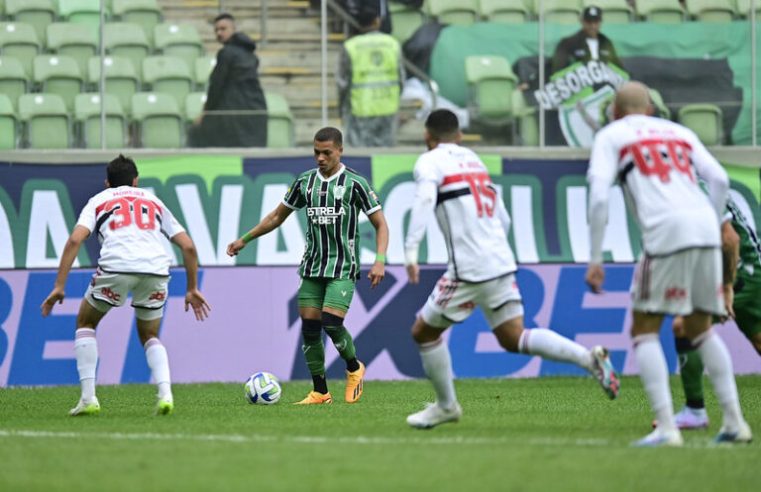Com reservas, São Paulo perde do América-MG e segue em jejum fora de casa no Brasileirão