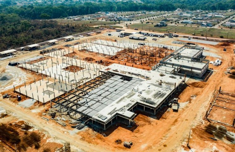 Governador Mauro Mendes vistoria andamento das obras do Novo Hospital Regional de Alta Floresta