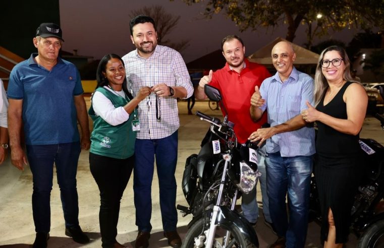 Prefeito Maninho realiza entrega de mais 5 motos para agentes comunitárias de saúde