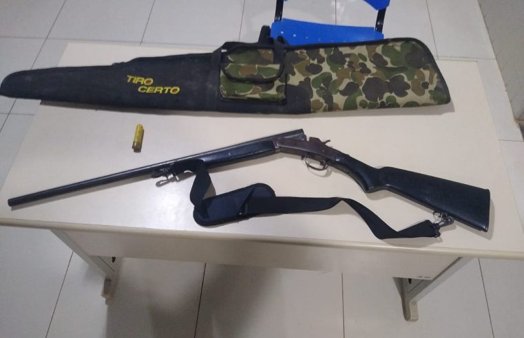 Policia Militar de Novo Progresso Pará, prende homem por porte ilegal de arma de fogo.