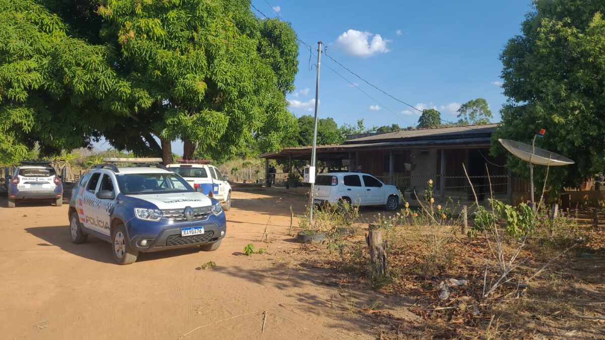 Homem morre após invadir residência e investir armado com foice contra moradora e Polícia em Carlinda