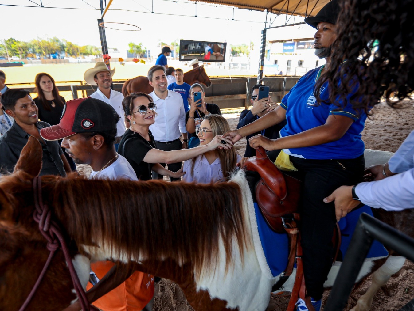 Madrinha de projeto de equoterapia, primeira-dama de MT afirma que a inclusão abre portas