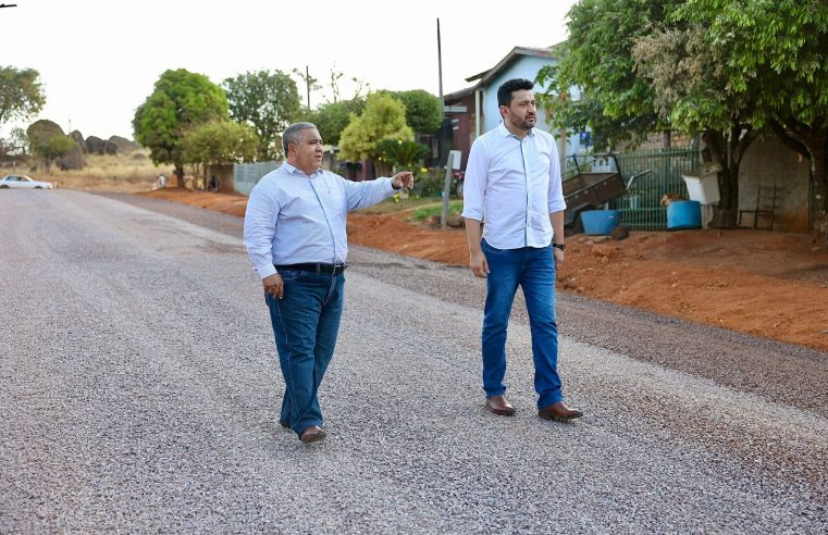 Colíder: Prefeito Maninho visita obras de pavimentação no bairro da Torre