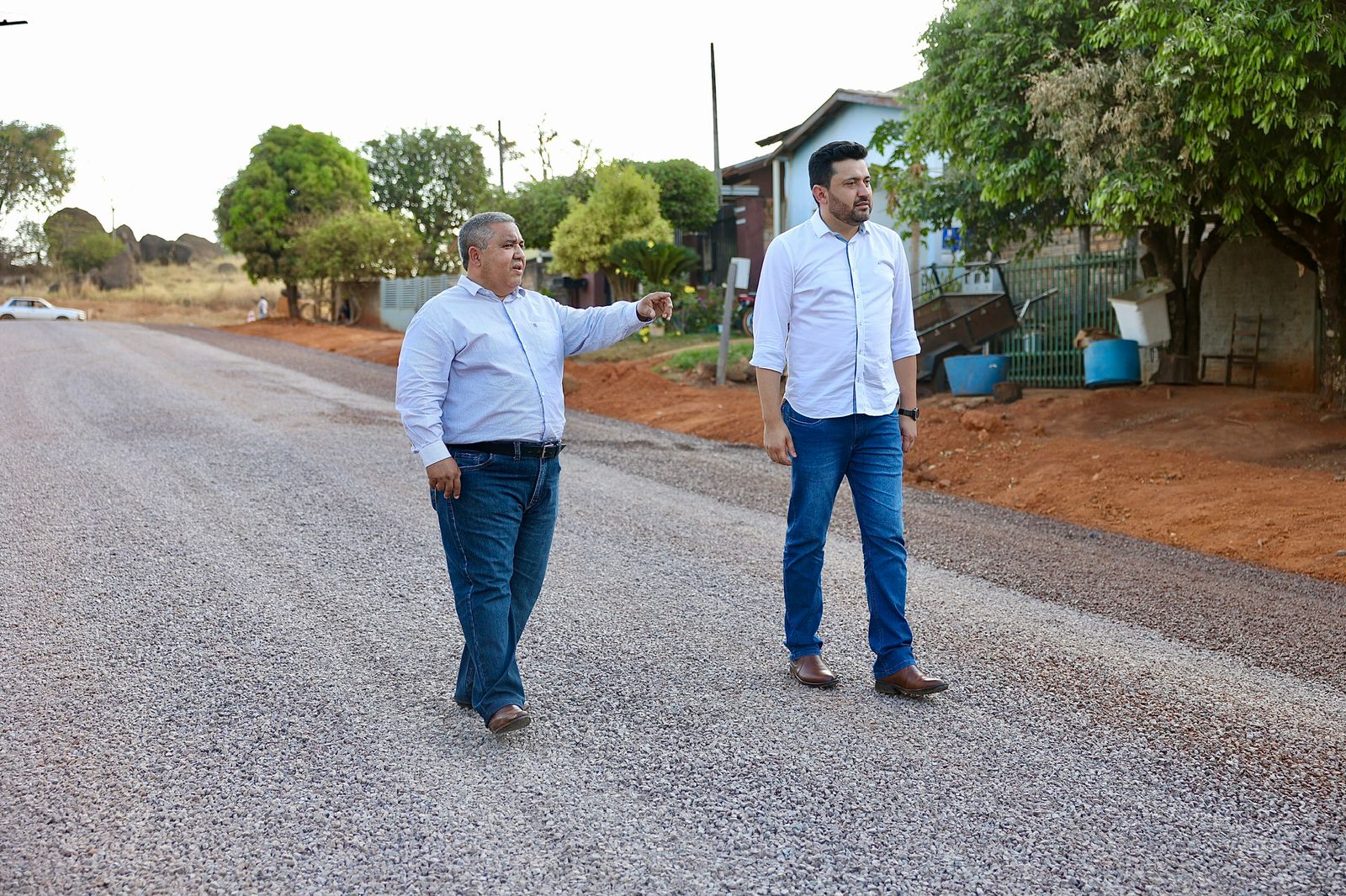 Colíder: Prefeito Maninho visita obras de pavimentação no bairro da Torre