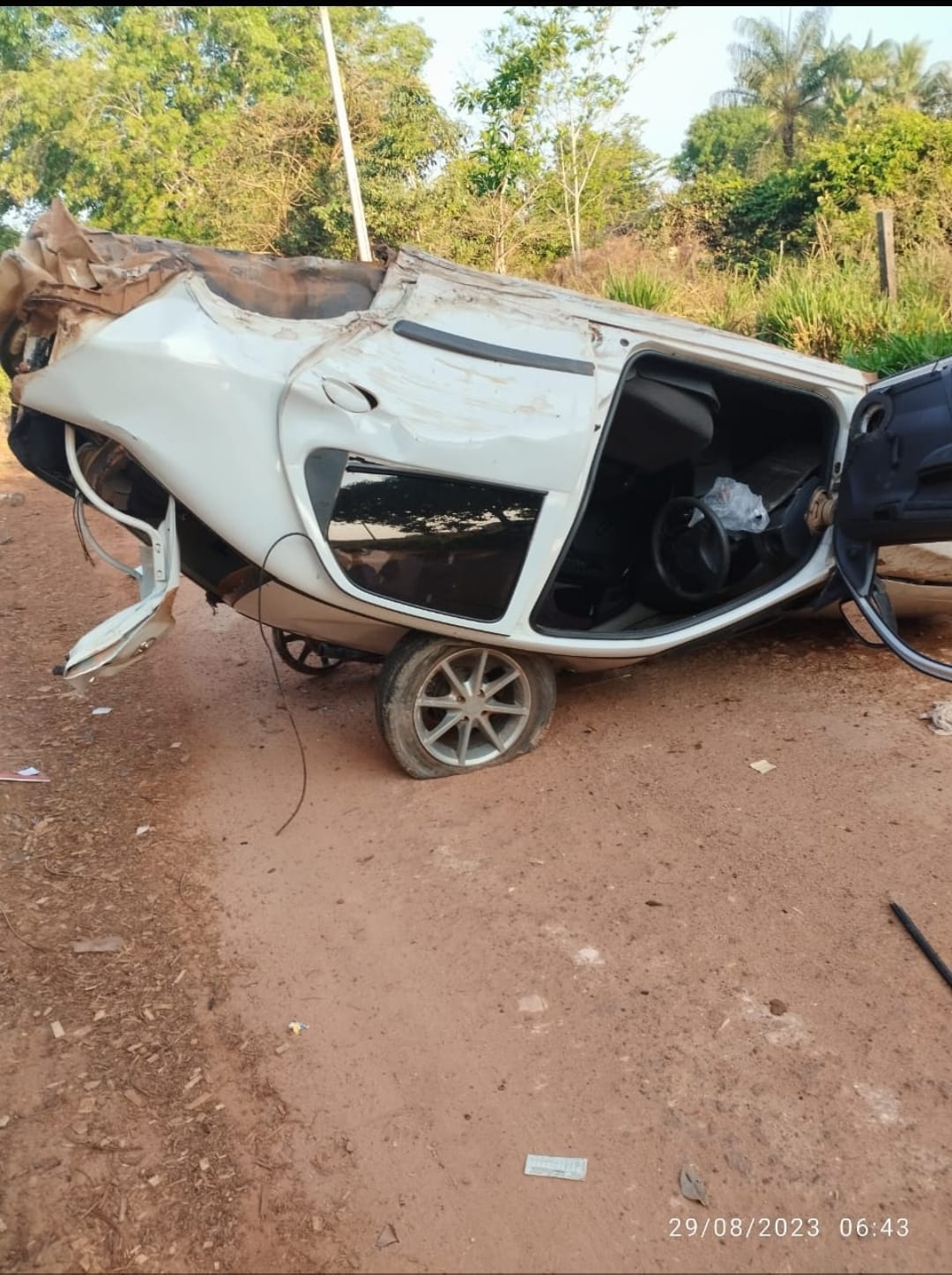 Condutor capota veículo na linha cozer em Guarantã do Norte, é encaminhado para o Hospital municipal com traumatismo cranioencefálico