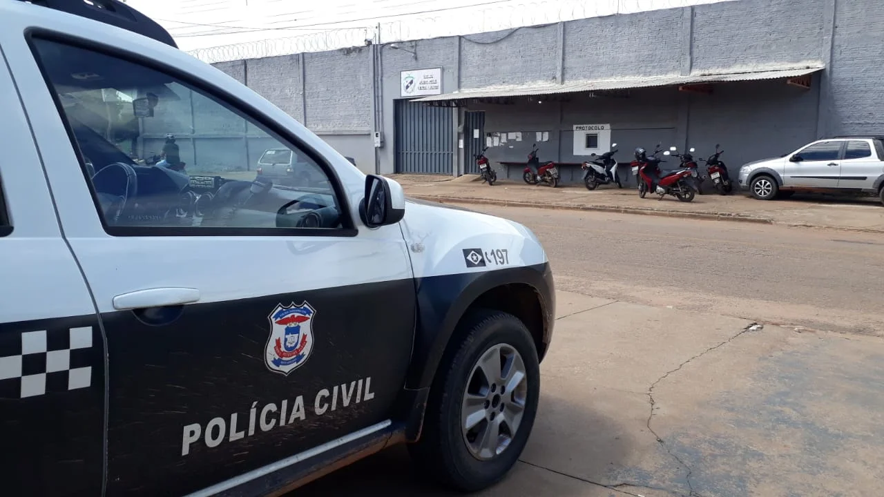 Se dizendo membro de facção, homem acaba detido após causar tumulto na entrada da Cadeia Pública de Alta Floresta