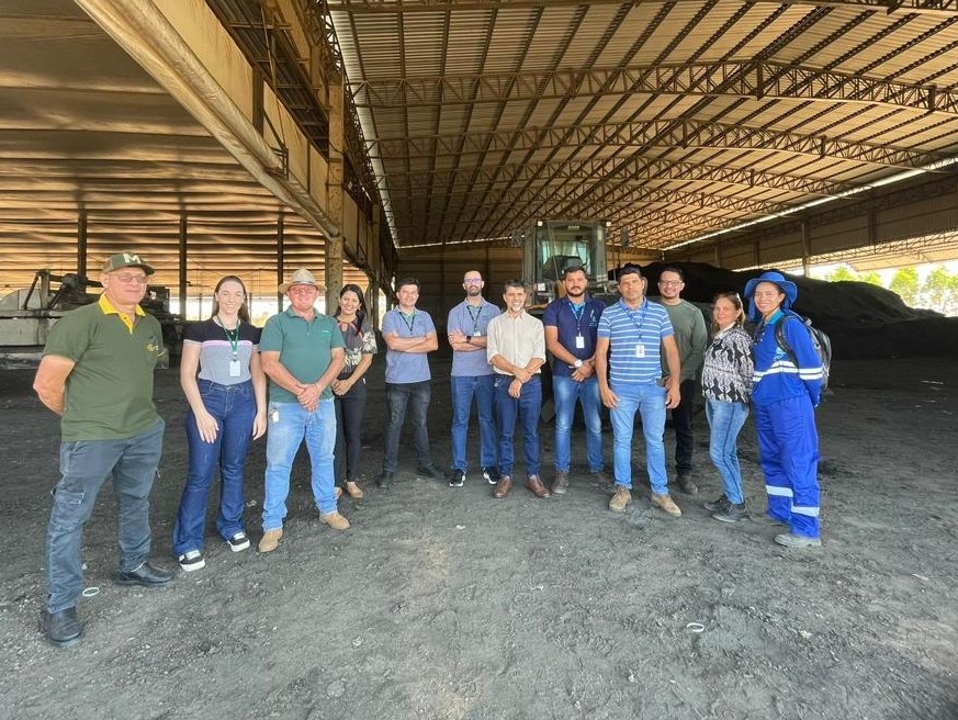 Gestores e técnicos visitam usina de compostagem em Lucas do Rio Verde