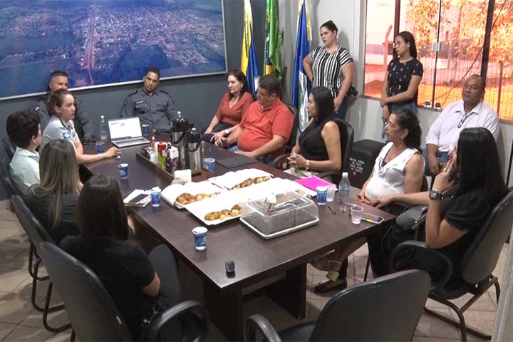 Prefeitura de Guarantã define ações para evento Agosto Lilás que será realizado no dia 29 de agosto.