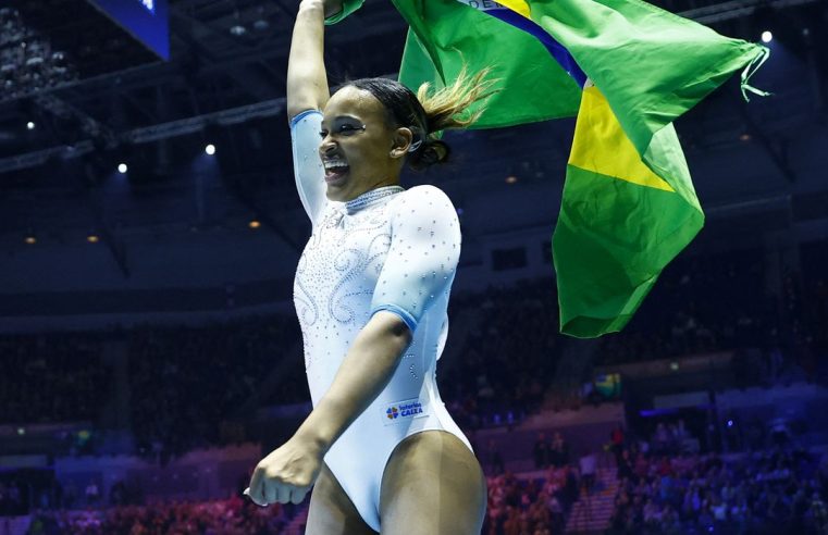 Rebeca Andrade leva prata nas barras assimétricas na Copa do Mundo