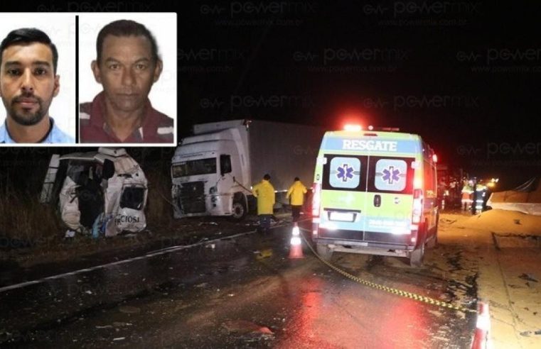 Acidente entre 3 veículos de carga deixa dois mortos na BR-163