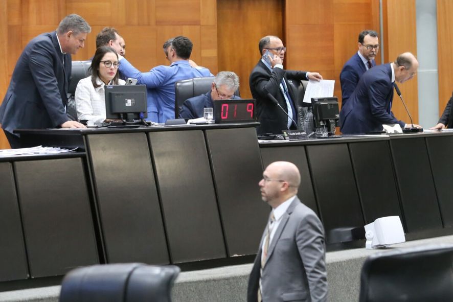 Assembleia prepara estrutura para receber mais três deputados