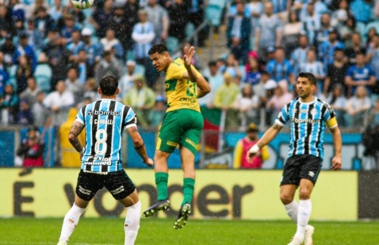 Cuiabá é derrotado pelo Grêmio e chega a quatro jogos sem vencer no Brasileirão