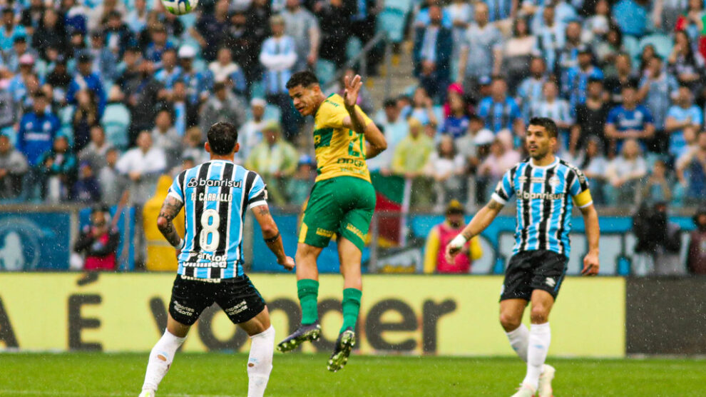 Cuiabá é derrotado pelo Grêmio e chega a quatro jogos sem vencer no Brasileirão