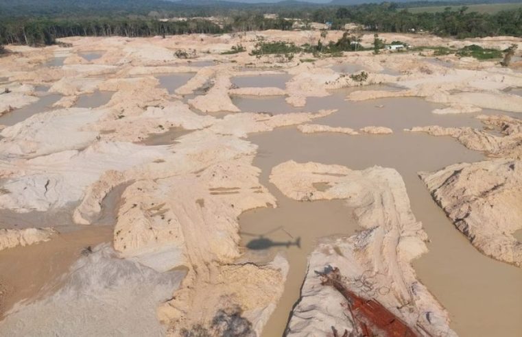 Ibama destrói 23 dragas em terra indígena ameaçada por garimpo