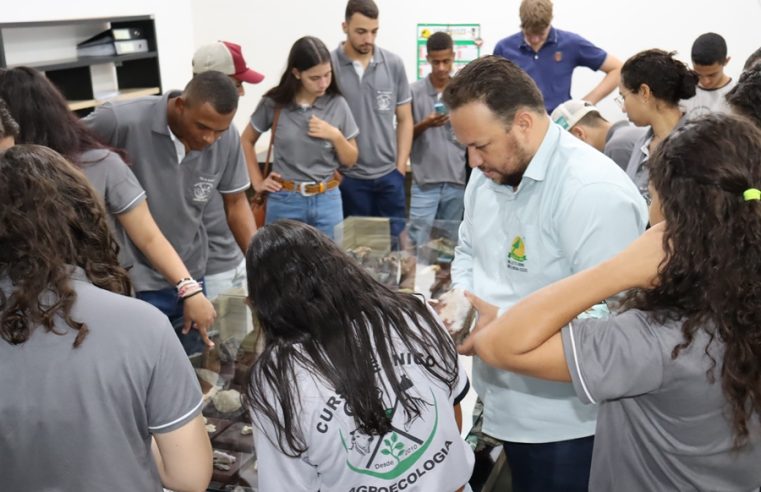 ALUNOS DA ESCOLA AGRÍCOLA DE TERRA NOVA DO NORTE CONHECEM GESTÃO COOPERATIVISTA DA COOGAVEPE