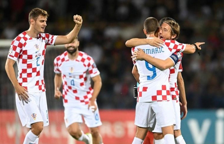 Uefa denuncia Croácia por bandeira fascista de torcedor em jogo das Eliminatórias da Euro
