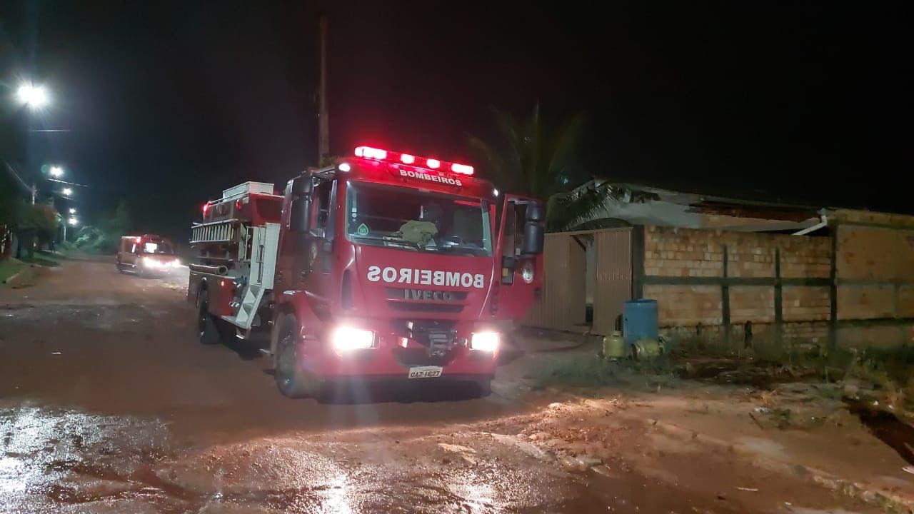 Guarantã do Norte: casa pega fogo no bairro parque do Lago na madrugada de quinta-feira.