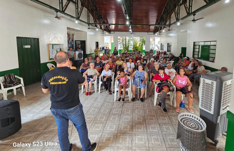 Procon-MT dá palestra em centro de convivência e alerta idosos sobre golpes e cuidados com empréstimos